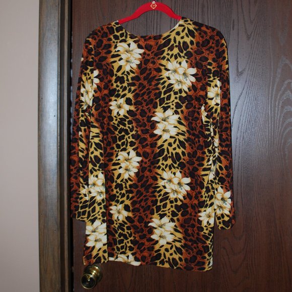 Floral & Leopard V-neck Top - Carolyn Strauss, L - Picture 8 of 13